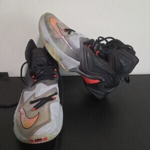Nike Lebron XIII 13 On Court Basketball Shoes Size 8 Black Grey Red WELL WORN